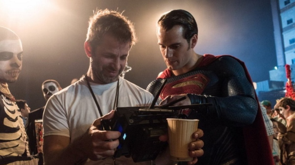 Henry Cavill diz que futuro de Superman será brilhante e extremamente  alegre