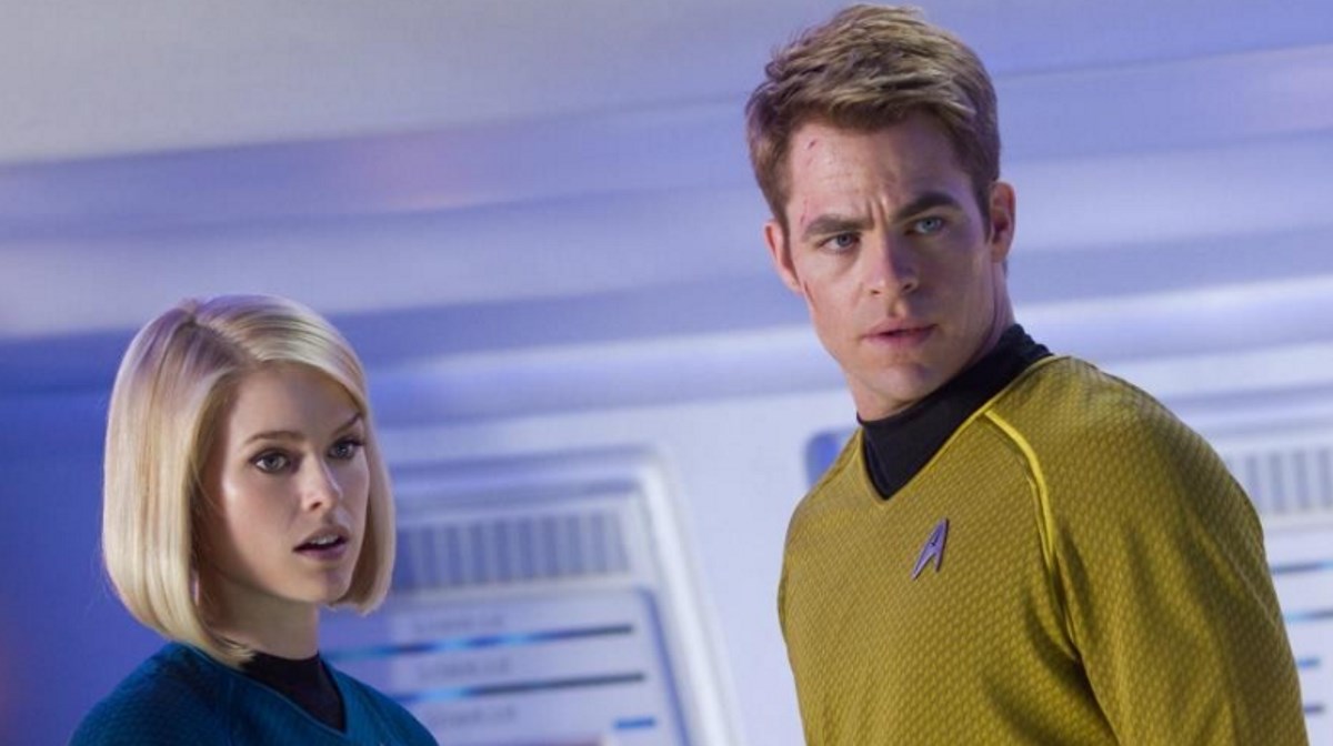 Alice Eve defiende su polémica escena en Star Trek: Into Darkness