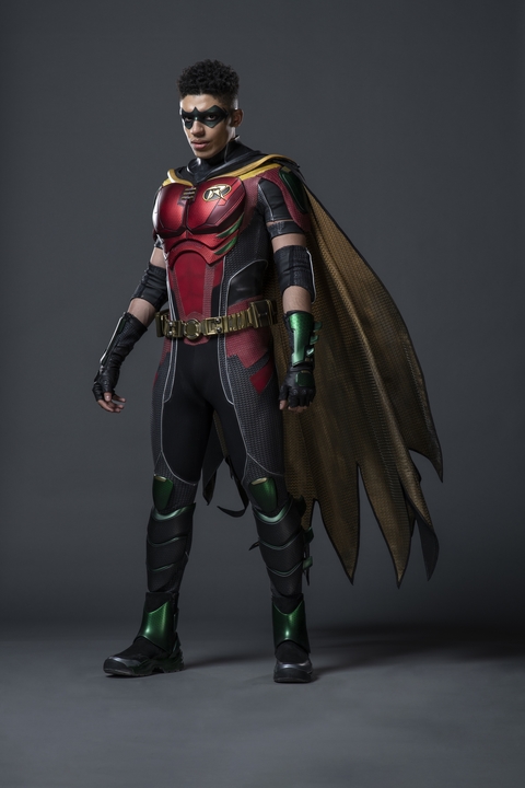 ¡Por fin! Jay Lycurgo ya luce como Robin en la temporada 4 de Titans