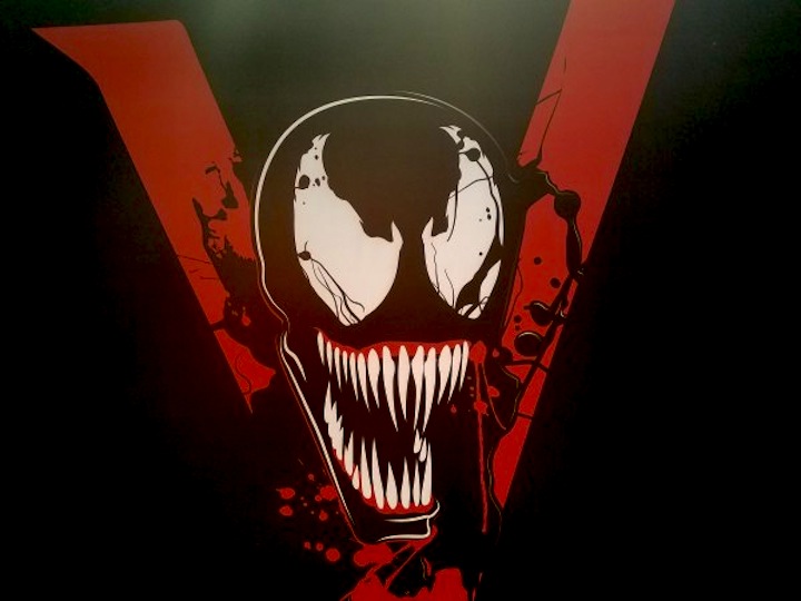 venom-movie-poster-ccxp-image-1-600x450
